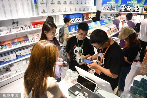 成都大運風(fēng)潮涌動，特許商品店點燃消費熱情——文具用品成零售亮點